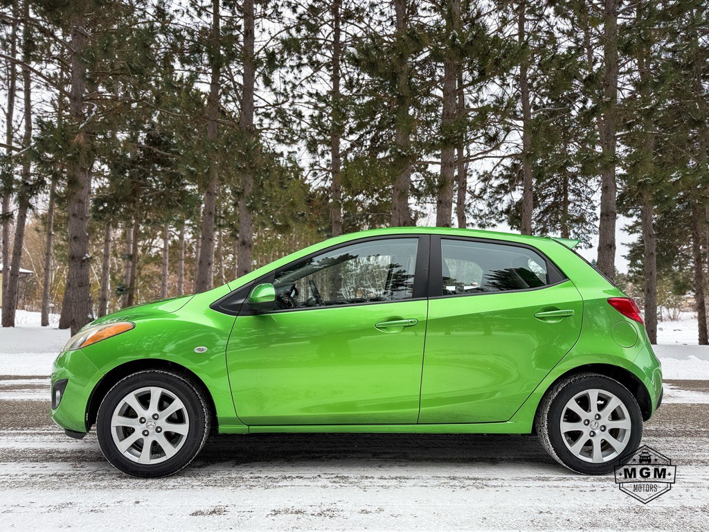 2011 Mazda Mazda2 Image 2