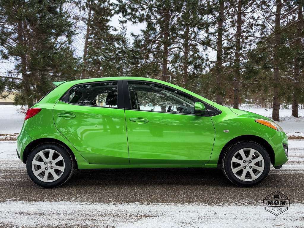 2011 Mazda Mazda2 Image 6