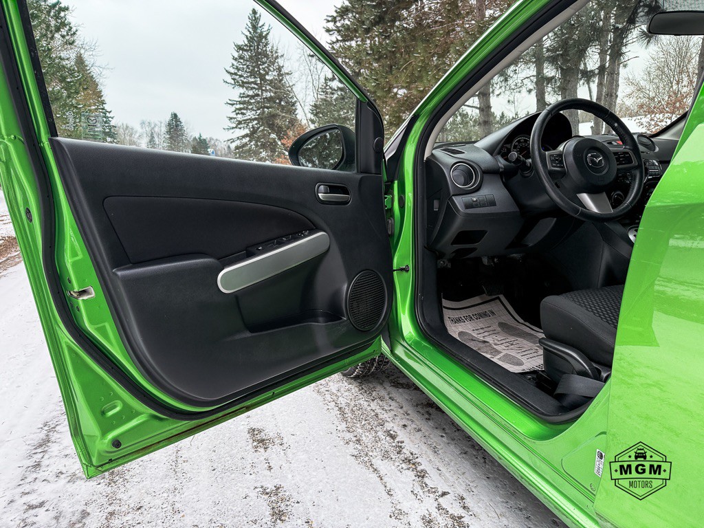 2011 Mazda Mazda2 Image 9