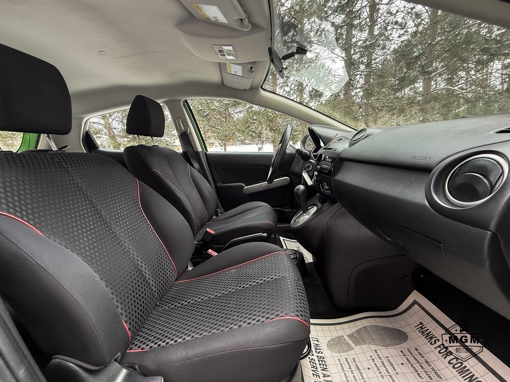 2011 Mazda Mazda2 Image 14