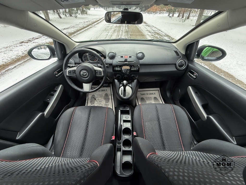 2011 Mazda Mazda2 Image 15