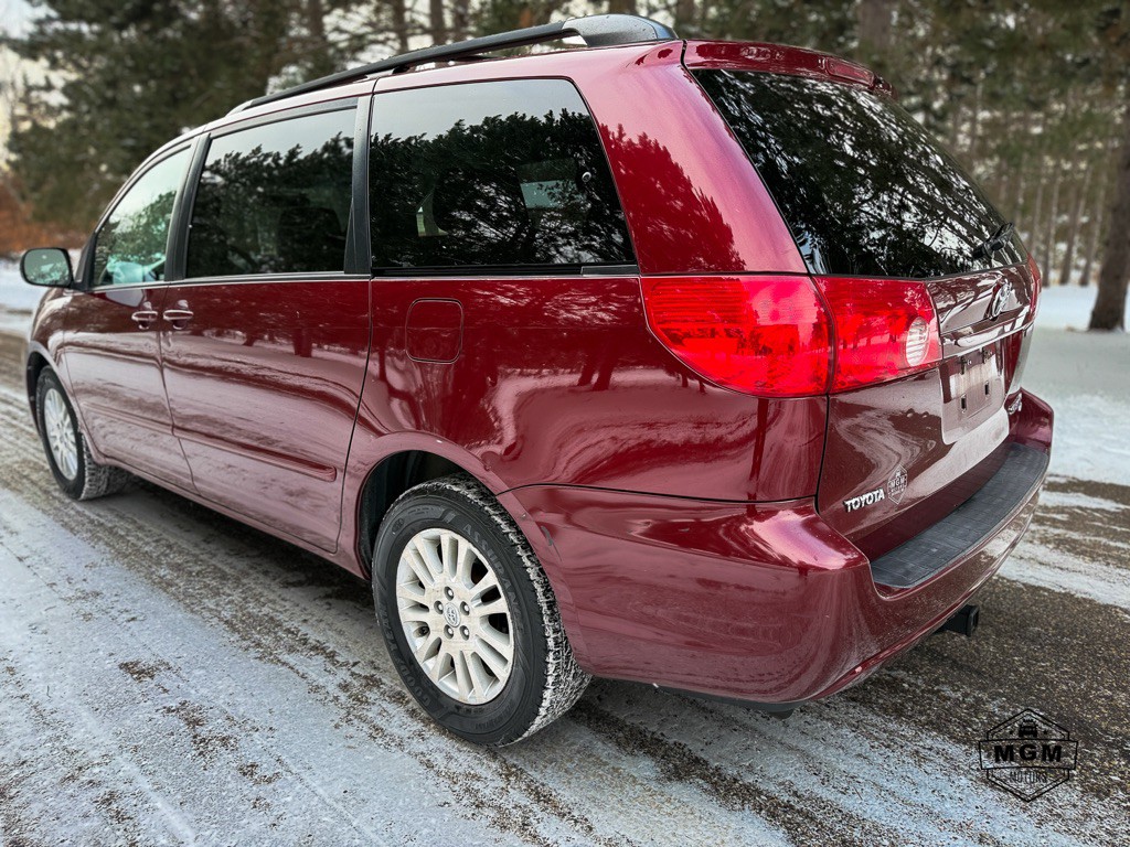 2008 Toyota Sienna Image 3