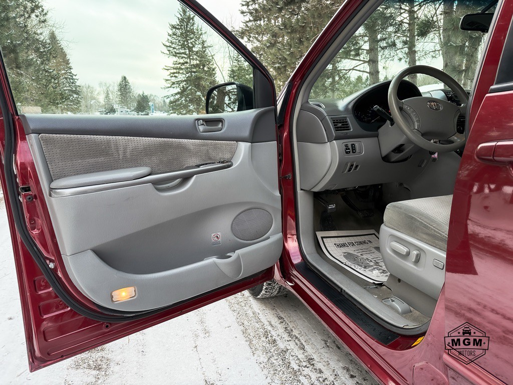 2008 Toyota Sienna Image 8