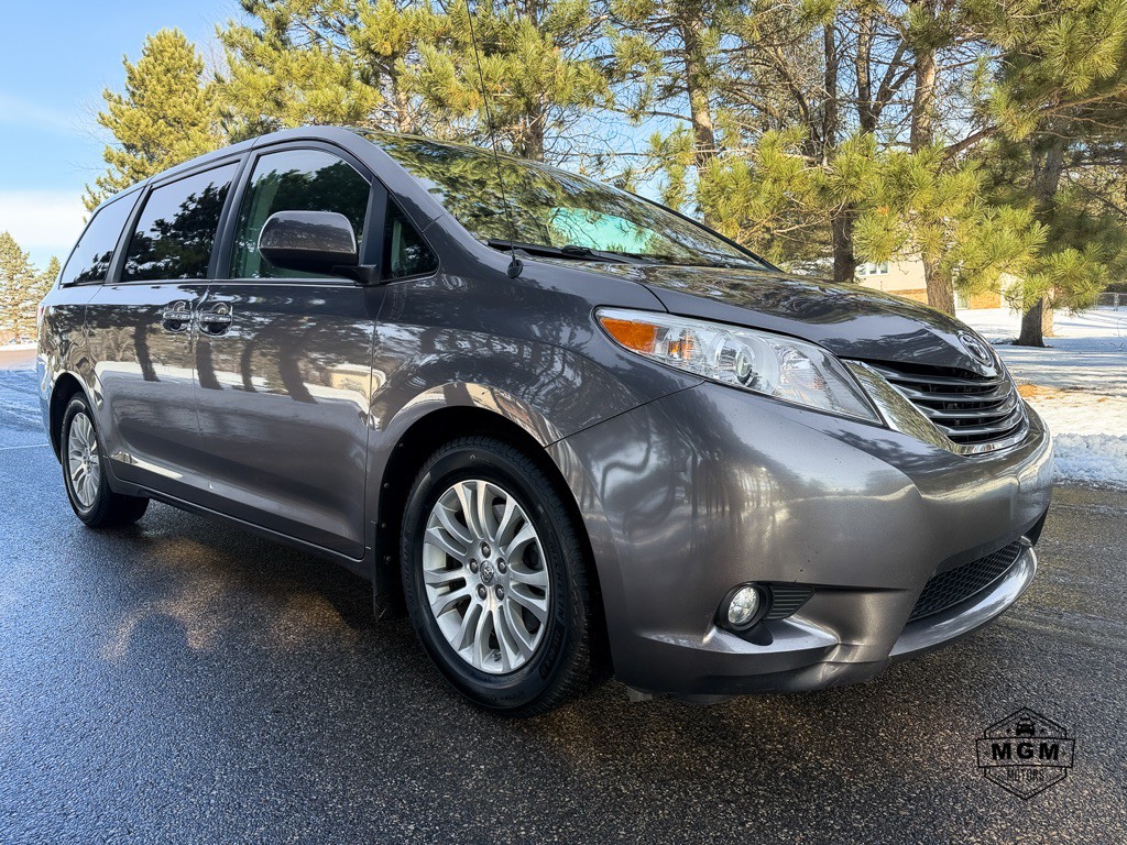2012 Toyota Sienna Image 7