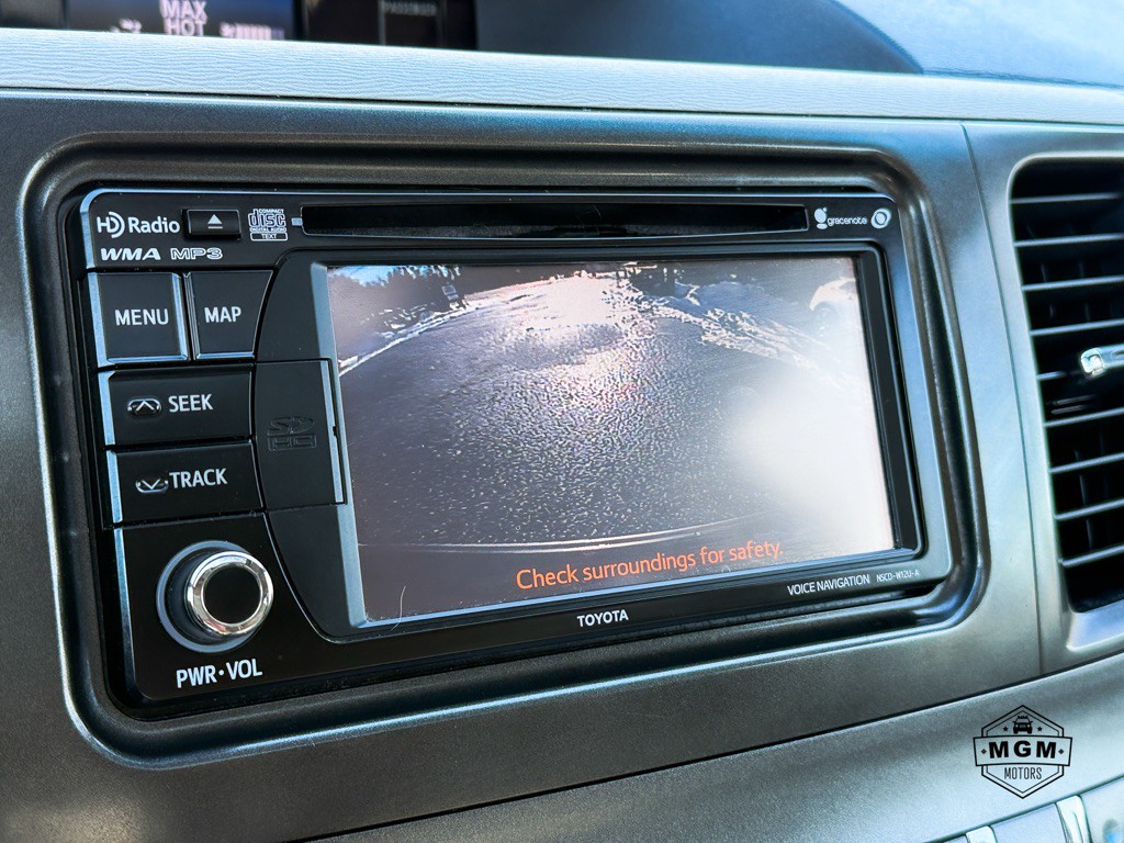 2012 Toyota Sienna Image 25