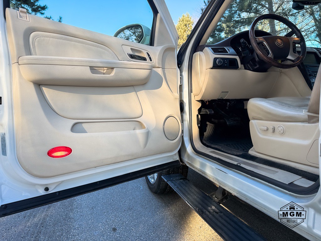 2007 Cadillac Escalade Image 9