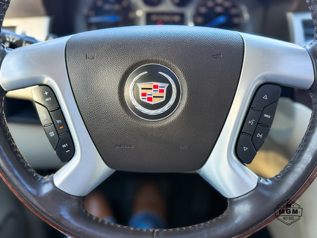 2007 Cadillac Escalade Image 24