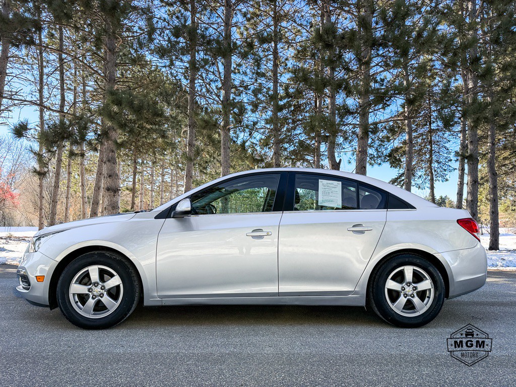 2016 Chevrolet Cruze Image 2
