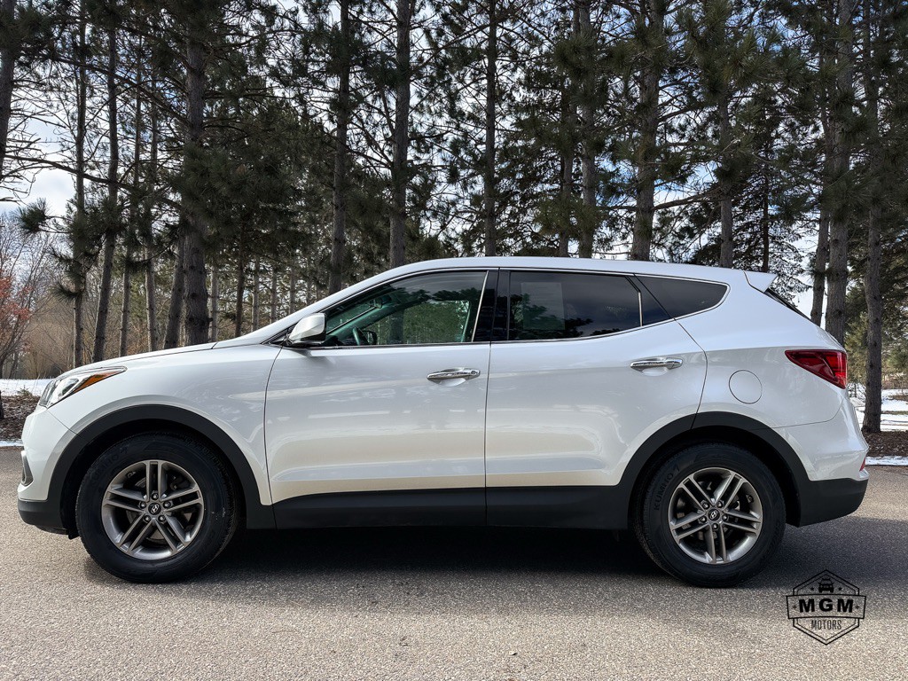 2017 Hyundai Santa Fe Sport Image 2