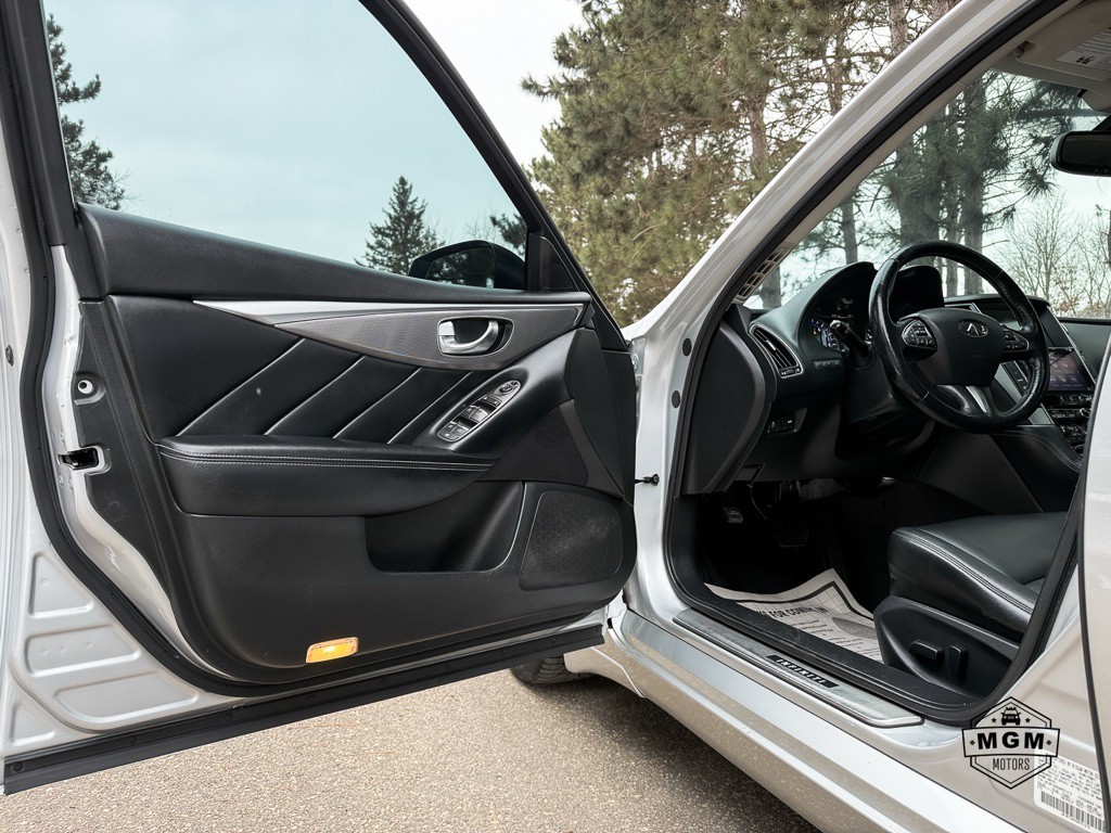 2014 INFINITI Q50 Image 9