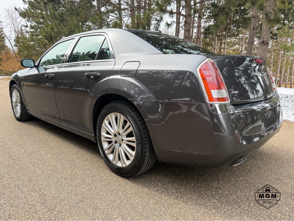 2014 Chrysler 300 Image 3