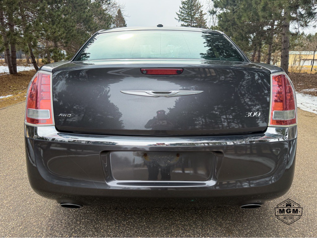 2014 Chrysler 300 Image 4