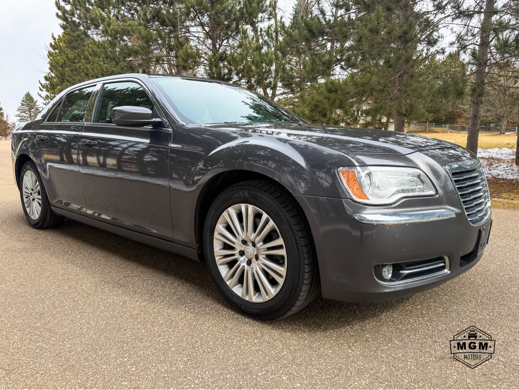2014 Chrysler 300 Image 7