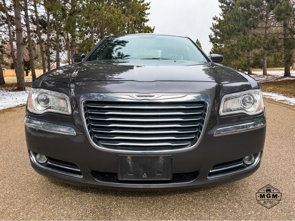 2014 Chrysler 300 Image 8