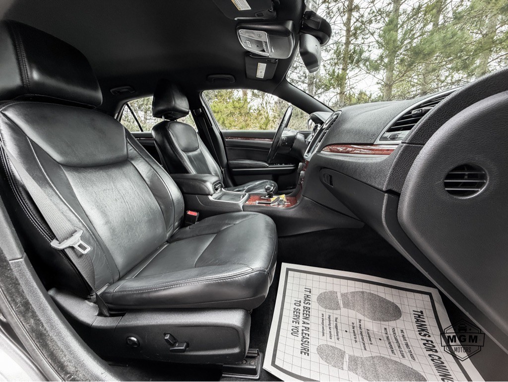 2014 Chrysler 300 Image 13