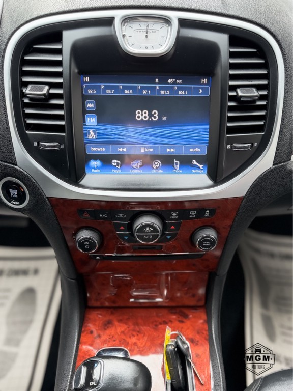 2014 Chrysler 300 Image 15