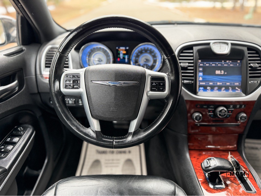 2014 Chrysler 300 Image 16