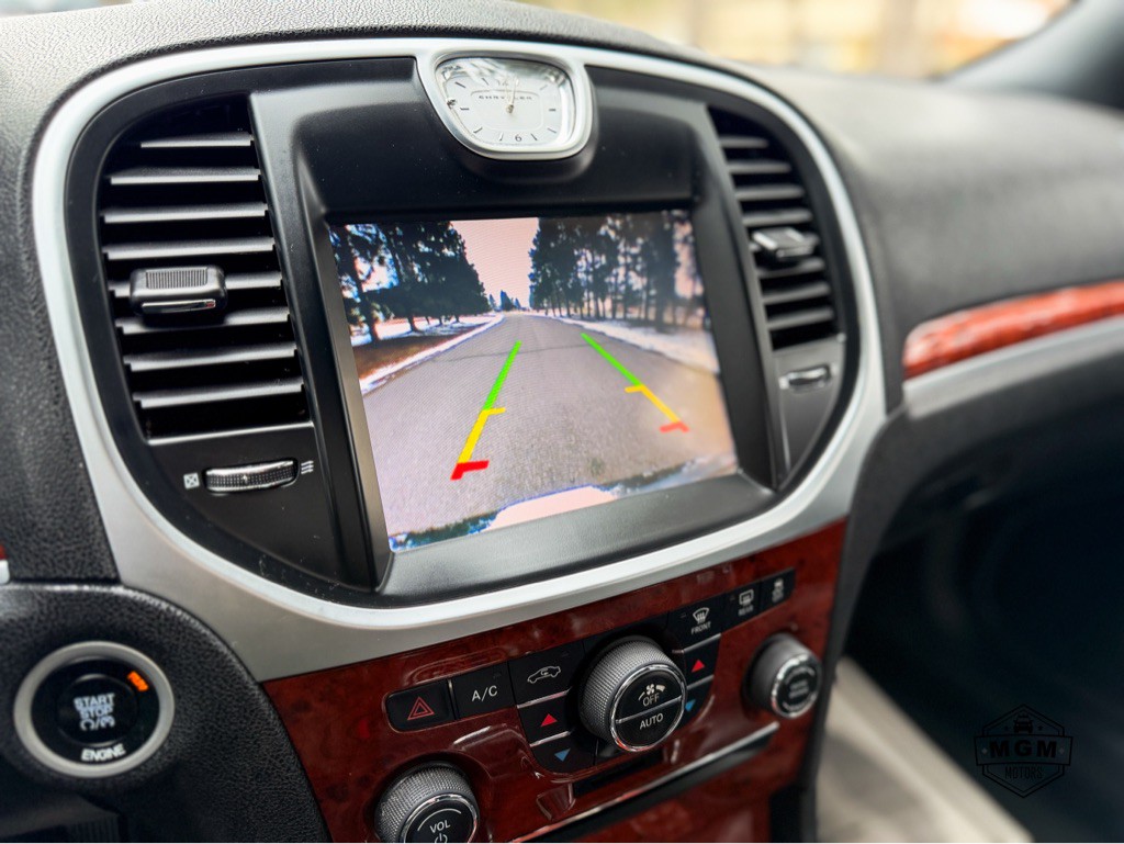 2014 Chrysler 300 Image 20