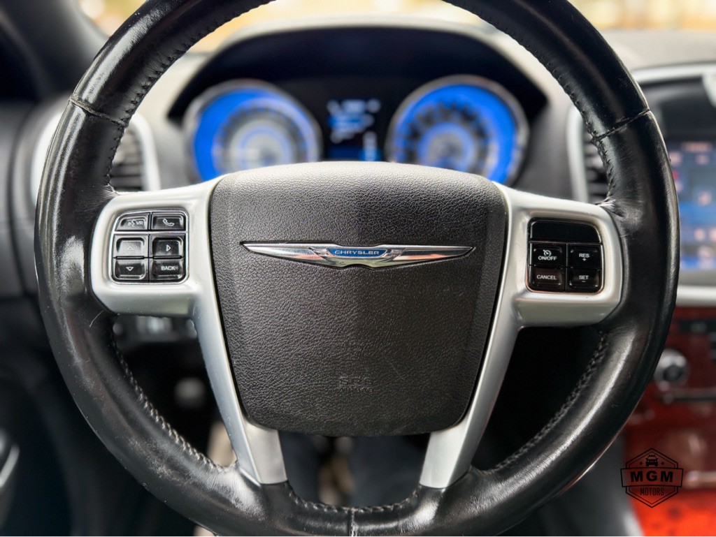 2014 Chrysler 300 Image 22