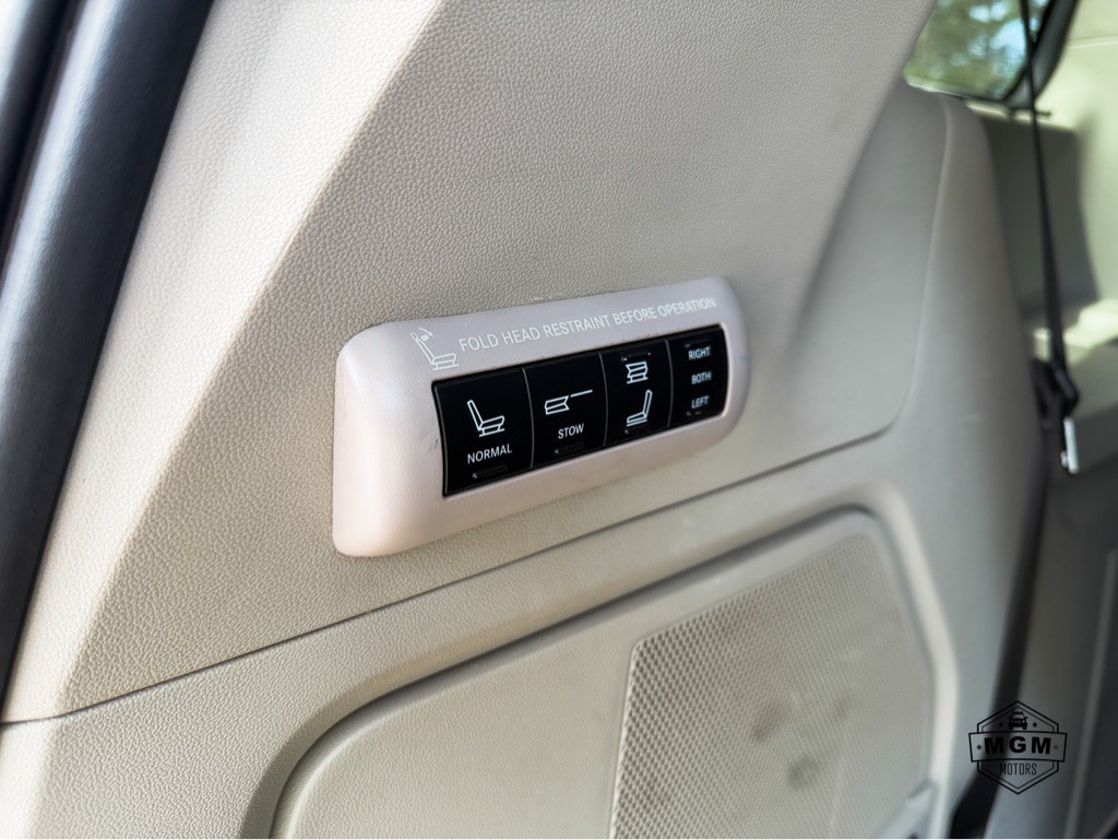2016 Chrysler Town & Country Image 15