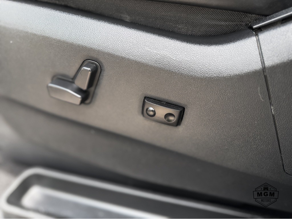 2016 Chrysler Town & Country Image 22