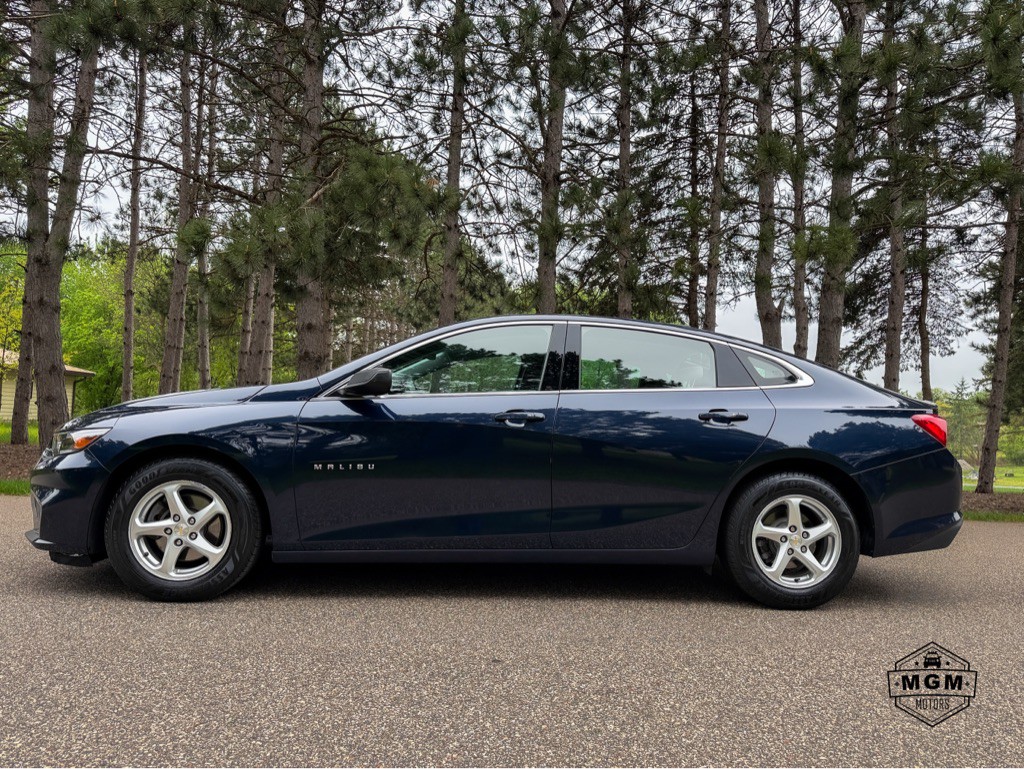 2018 Chevrolet Malibu Image 2