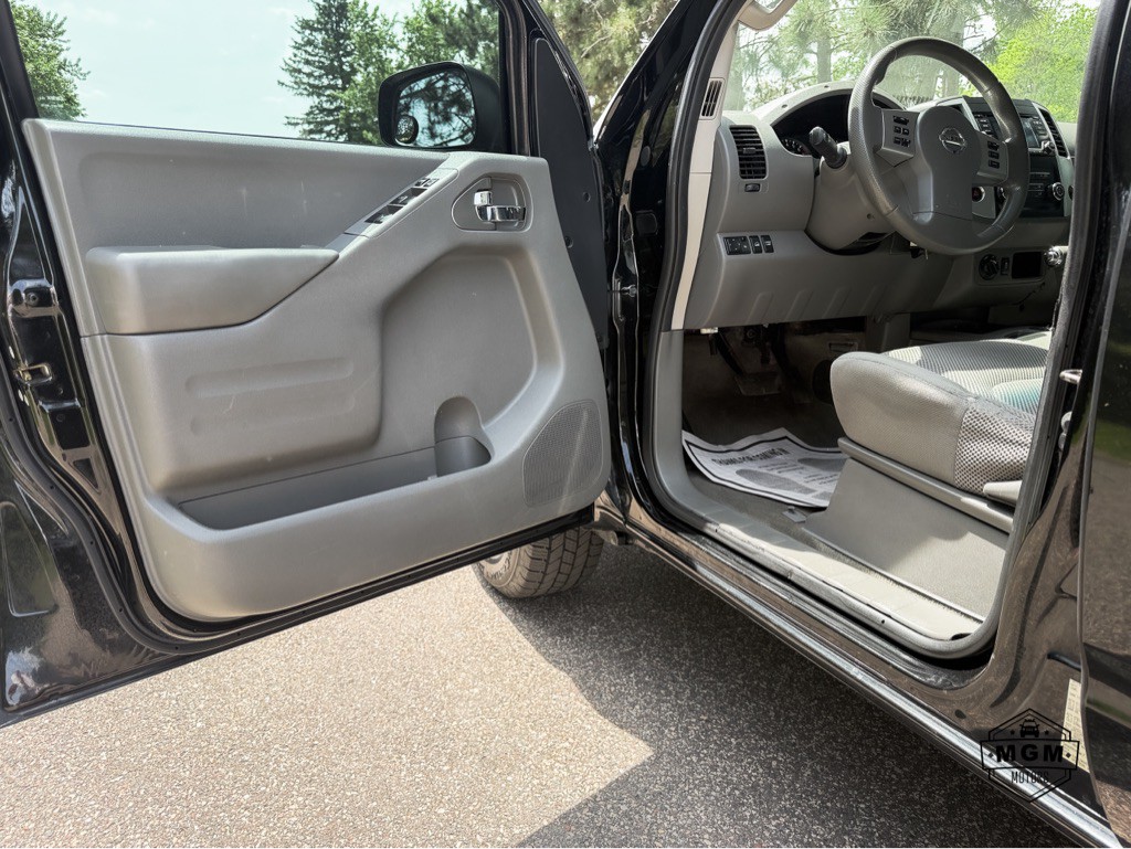 2016 Nissan Frontier Image 9
