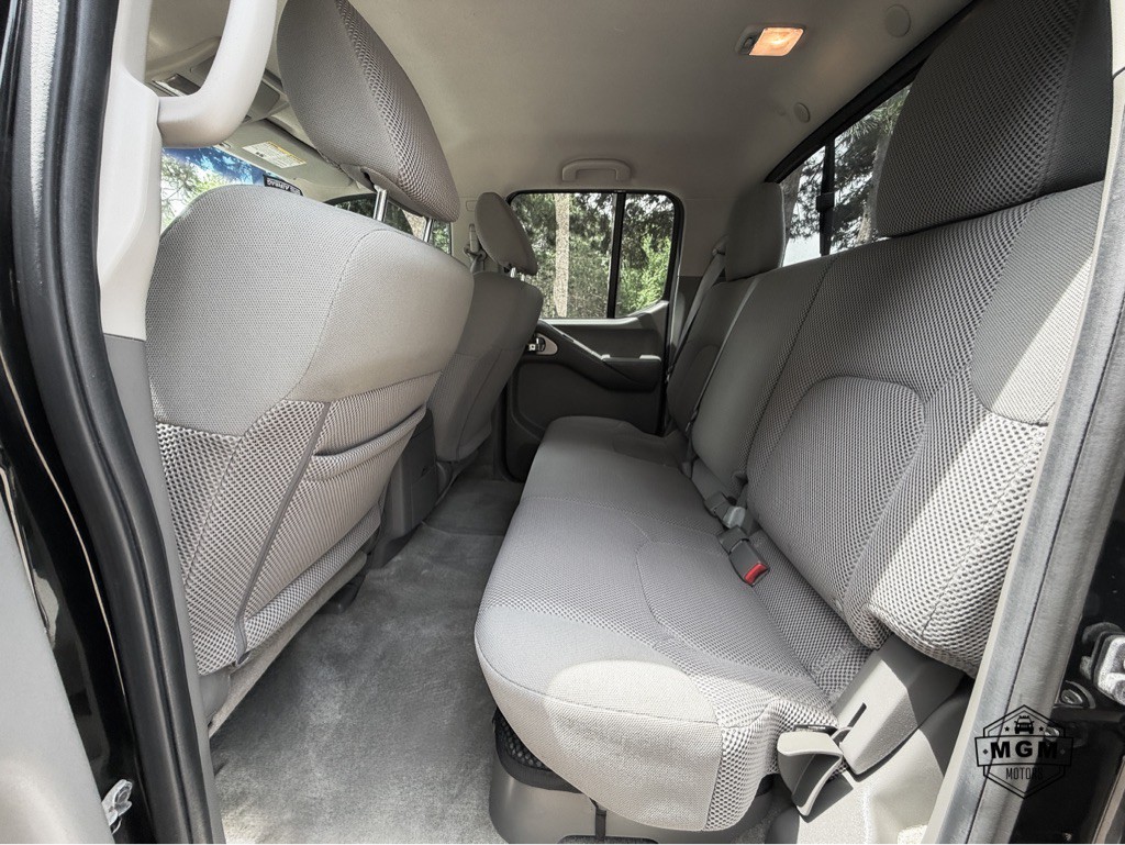2016 Nissan Frontier Image 11