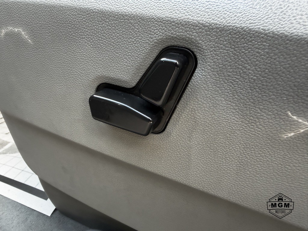 2010 Chrysler Town & Country Image 22