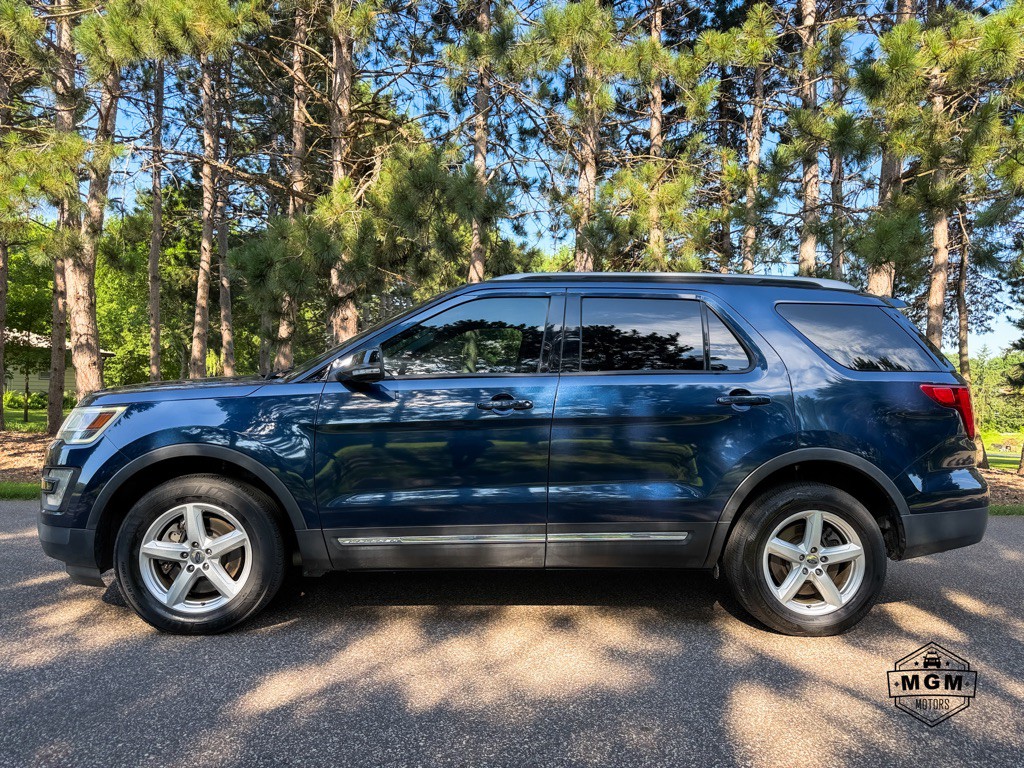 2017 Ford Explorer Image 2