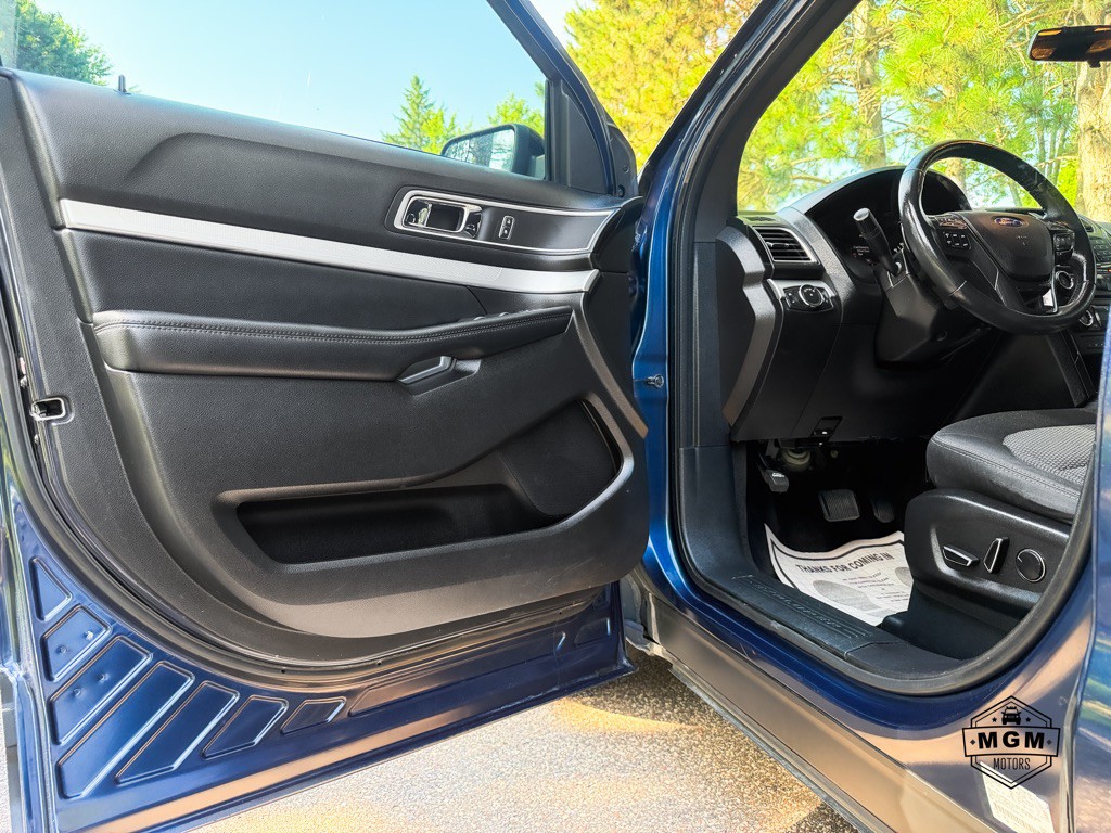 2017 Ford Explorer Image 9