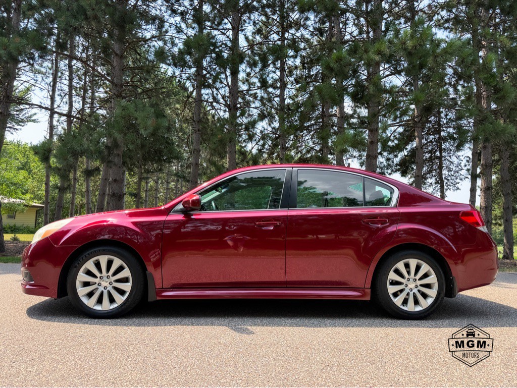 2011 Subaru Legacy Image 2