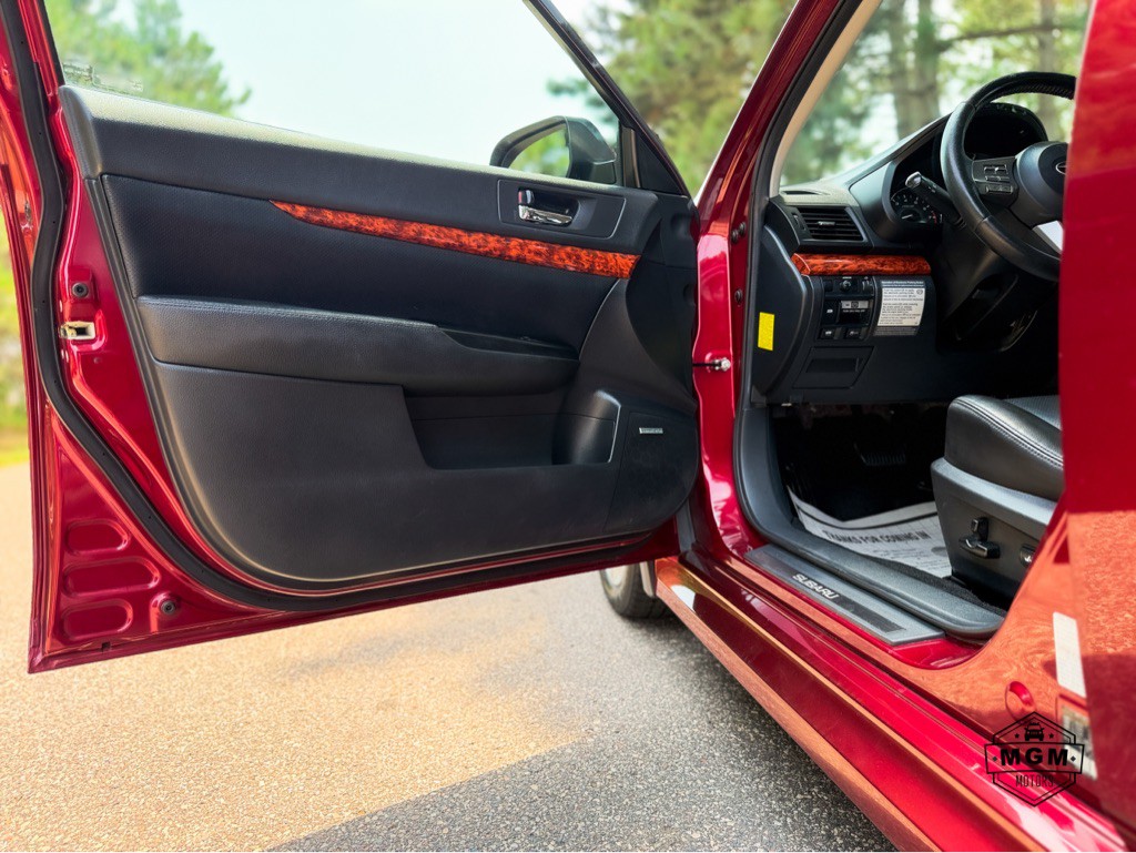 2011 Subaru Legacy Image 9