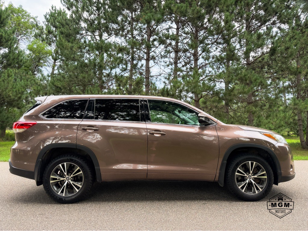 2017 Toyota Highlander Image 6