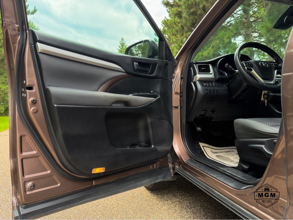2017 Toyota Highlander Image 9