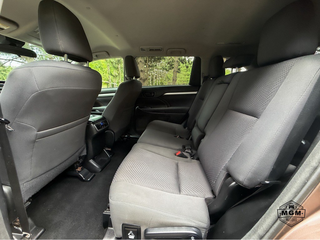 2017 Toyota Highlander Image 11