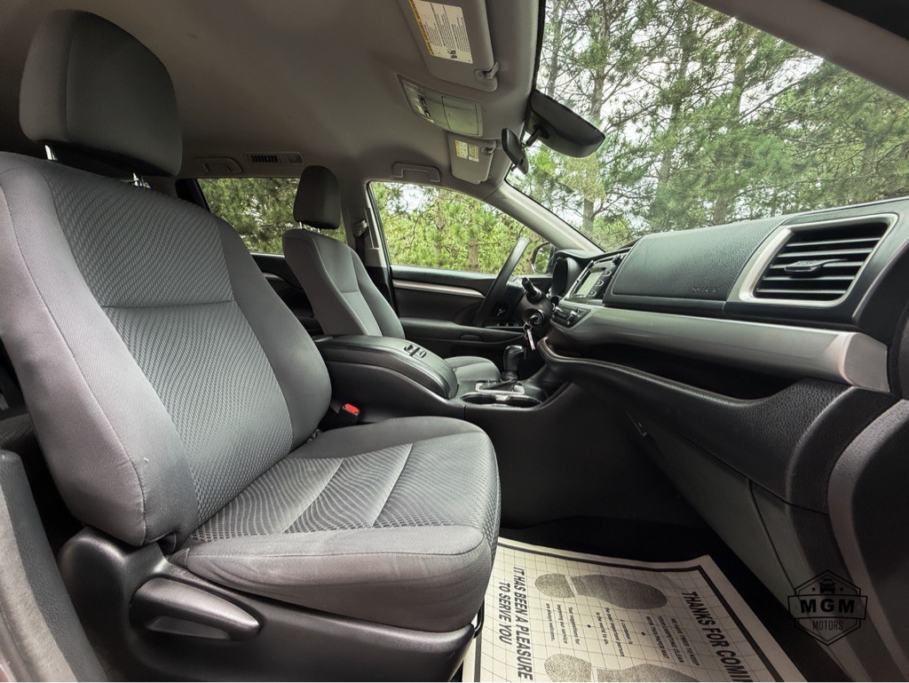2017 Toyota Highlander Image 16