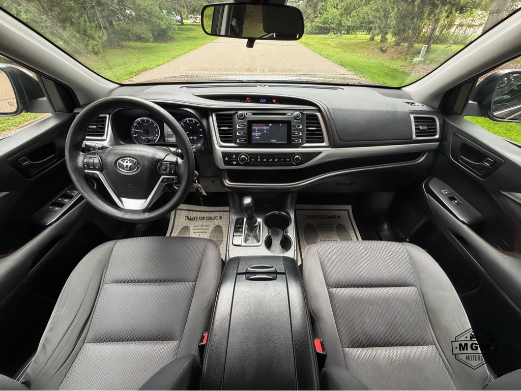 2017 Toyota Highlander Image 17