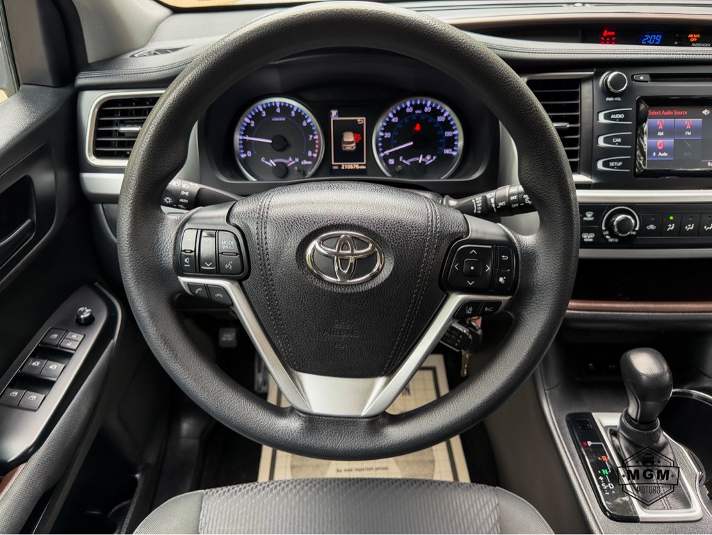 2017 Toyota Highlander Image 19