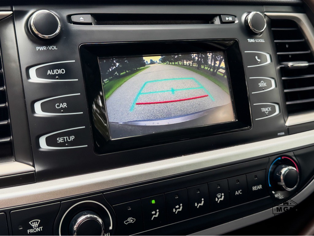2017 Toyota Highlander Image 21