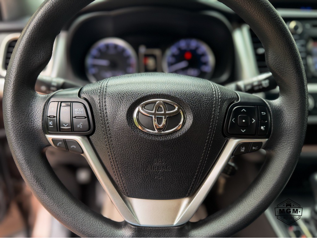 2017 Toyota Highlander Image 22