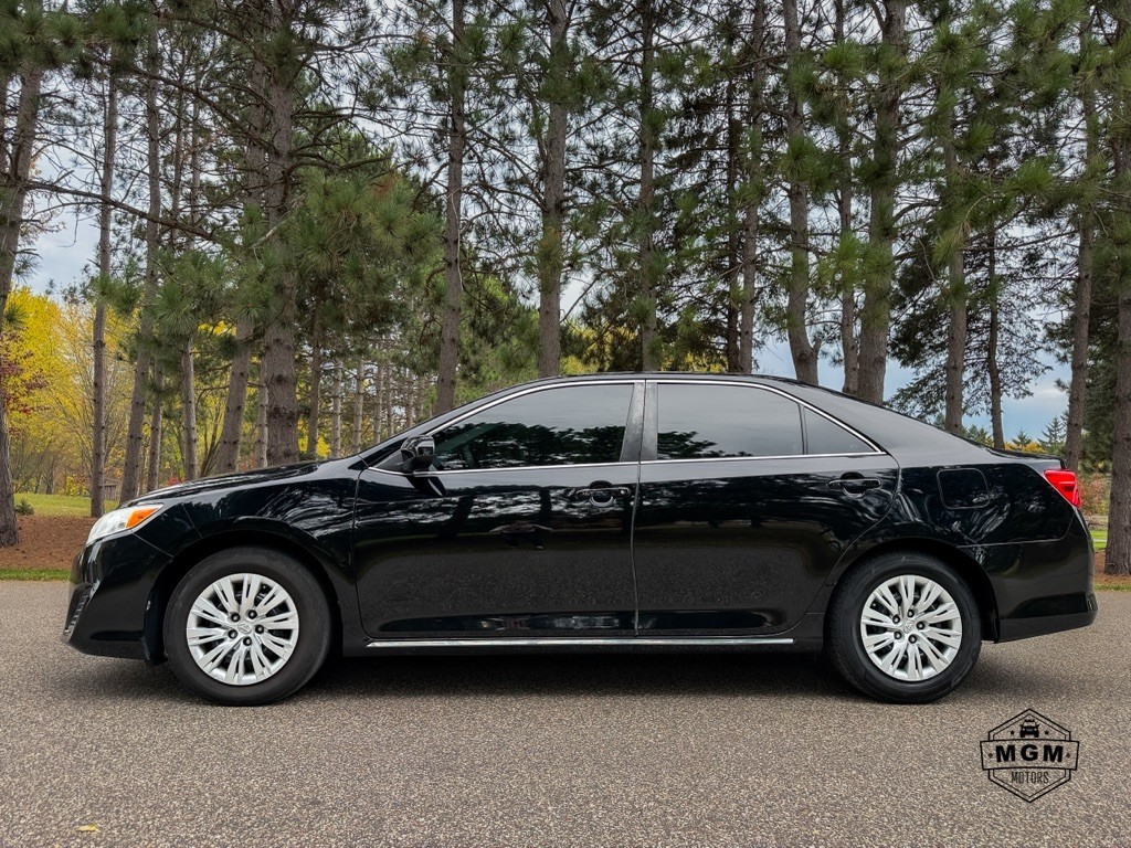 2012 Toyota Camry Image 2