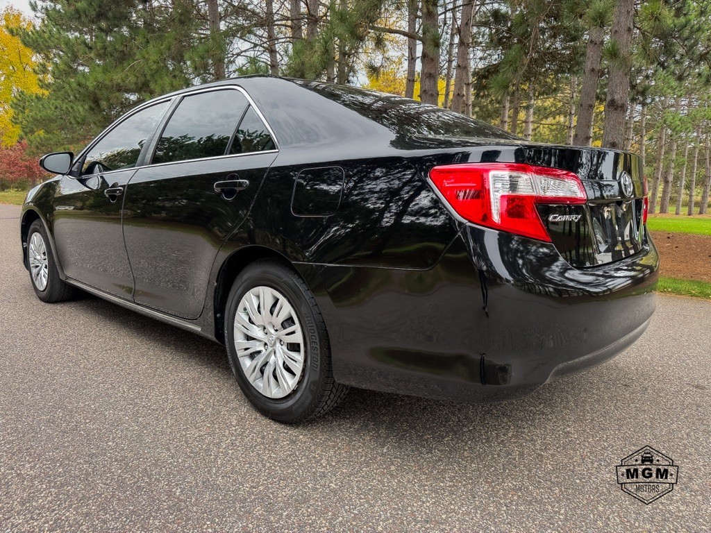 2012 Toyota Camry Image 3