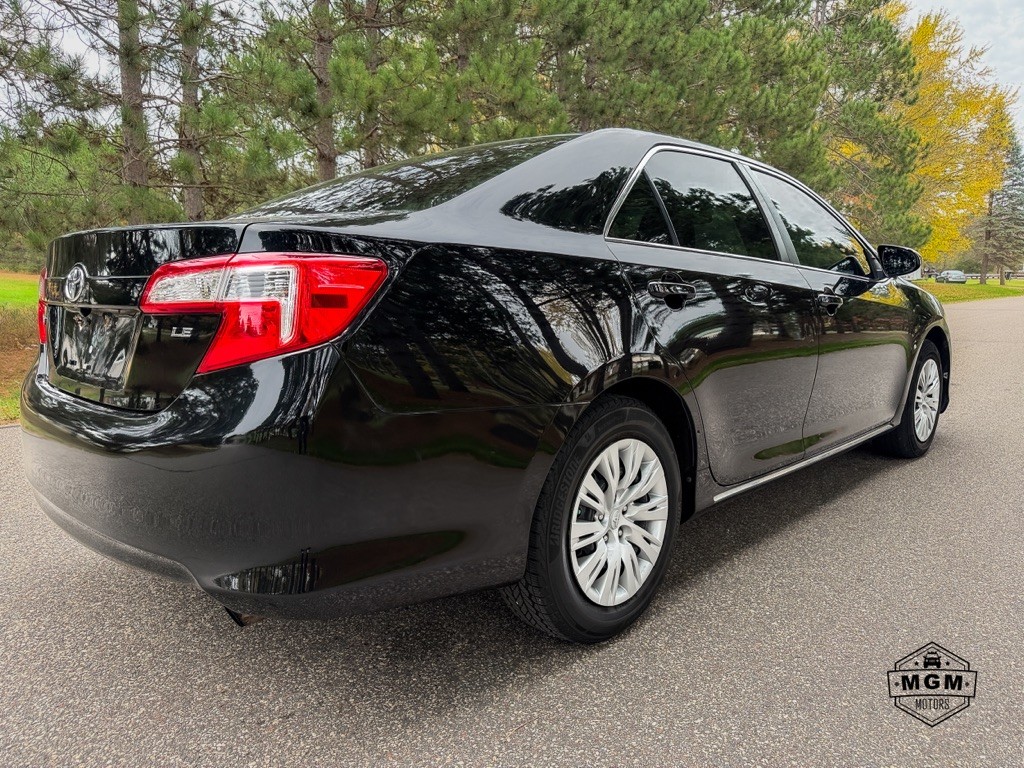 2012 Toyota Camry Image 5