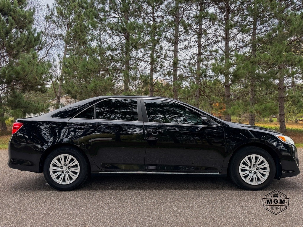 2012 Toyota Camry Image 6