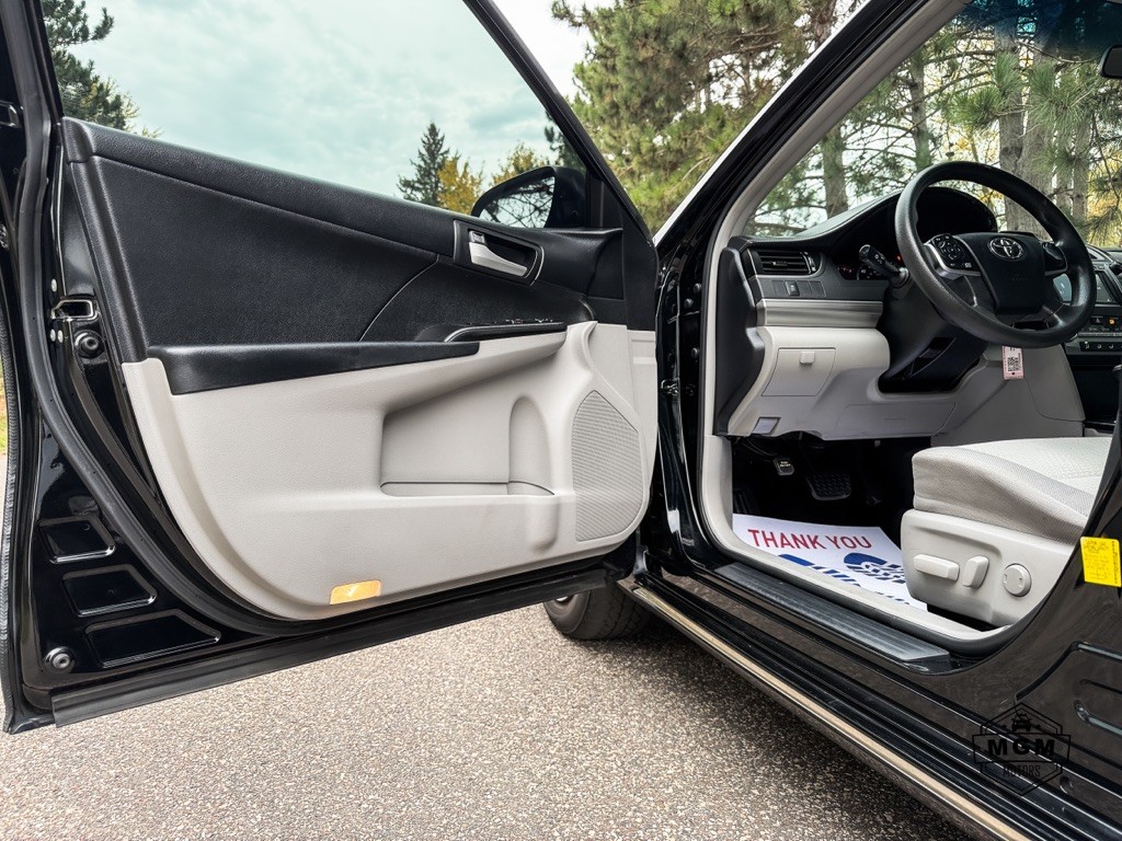 2012 Toyota Camry Image 9