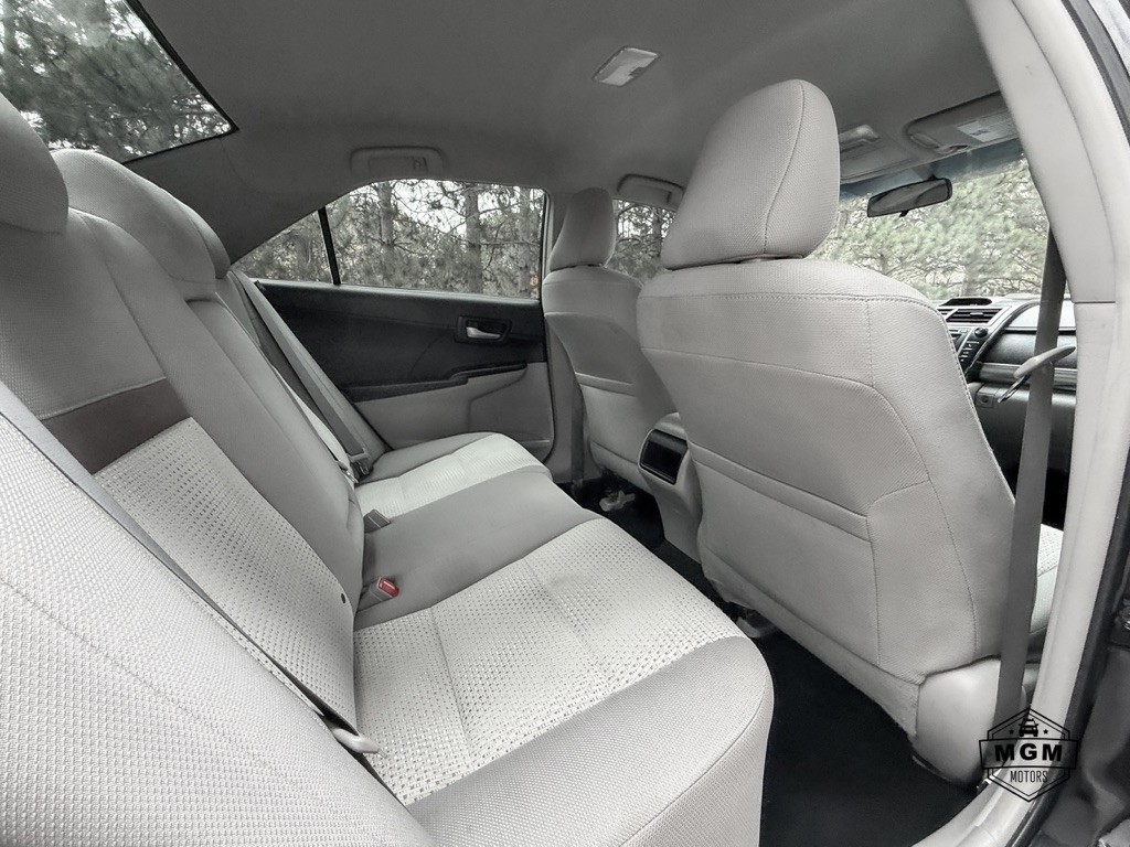 2012 Toyota Camry Image 12