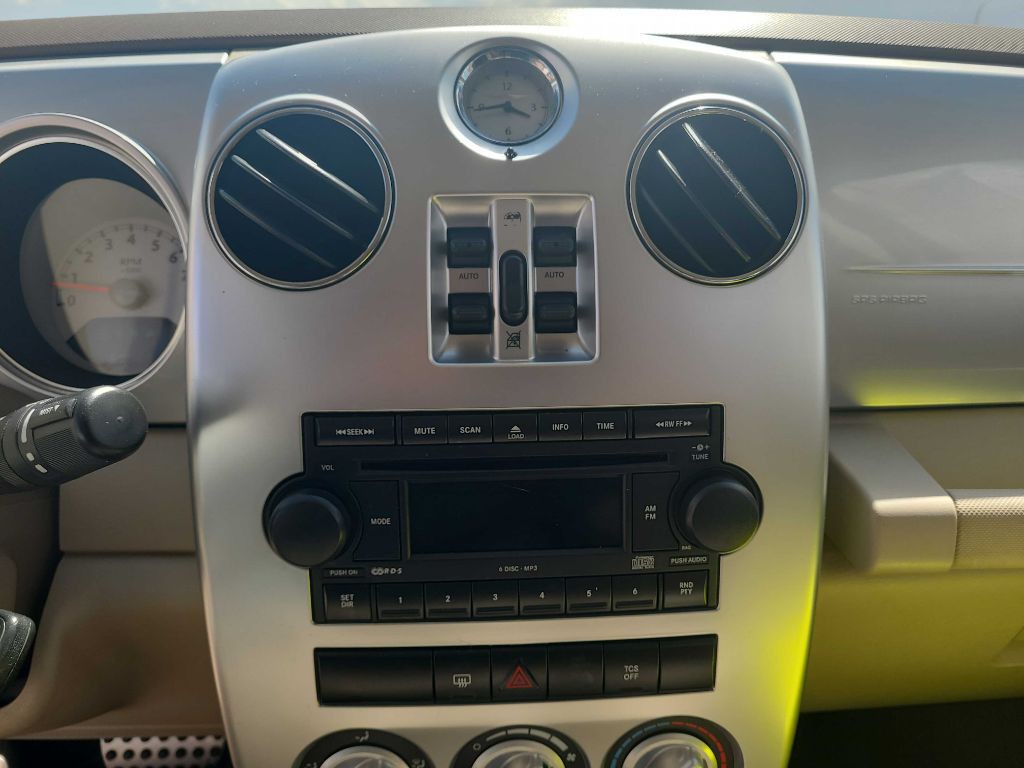 2007 Chrysler PT Cruiser Image 4