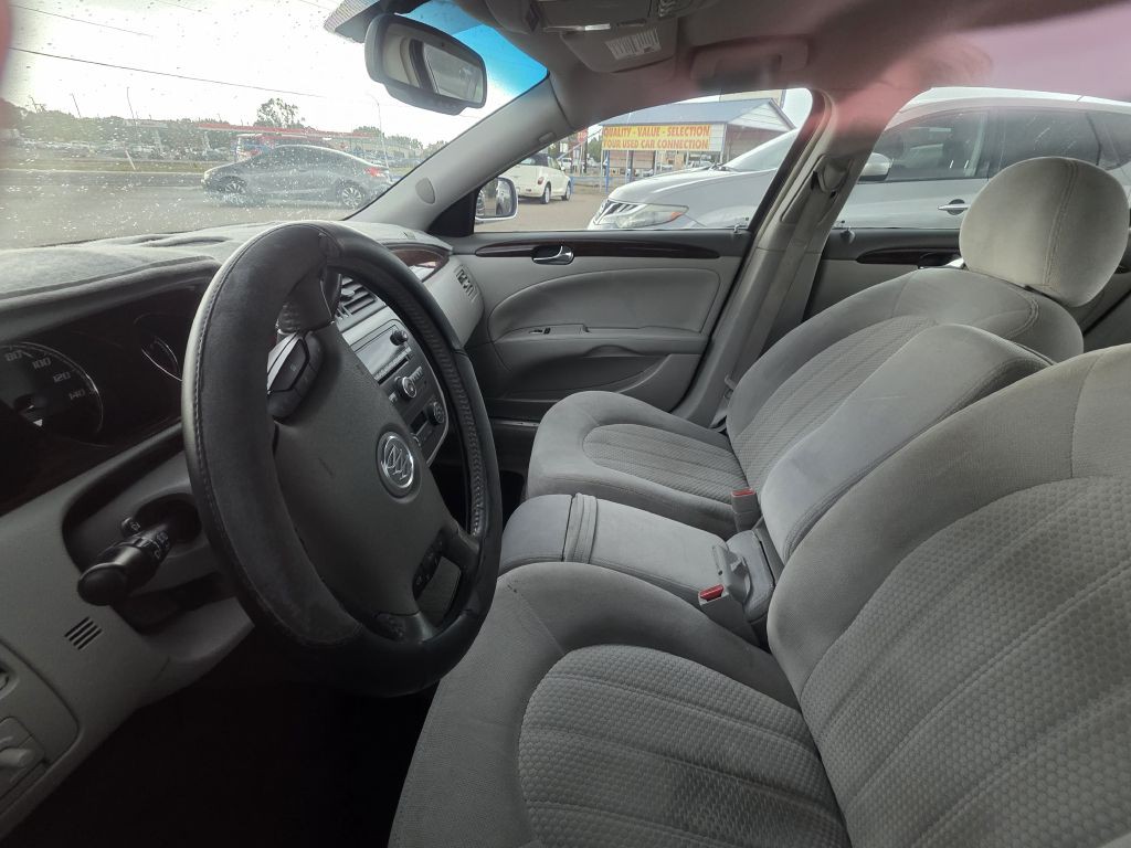 2010 Buick Lucerne Image 3