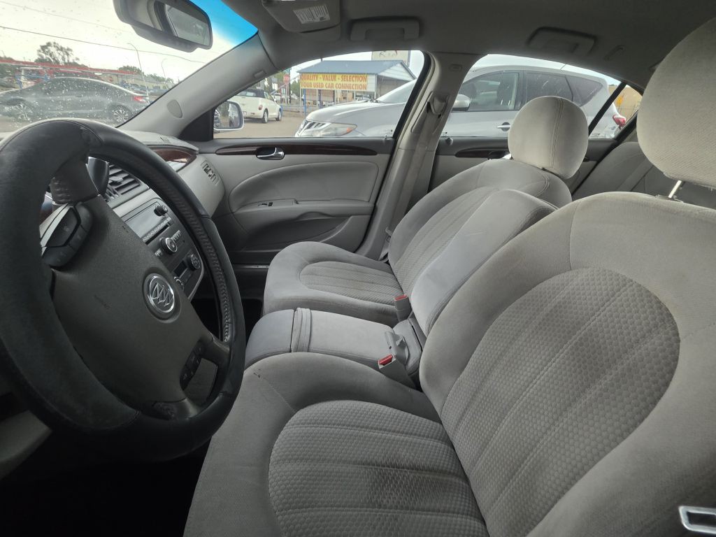 2010 Buick Lucerne Image 4